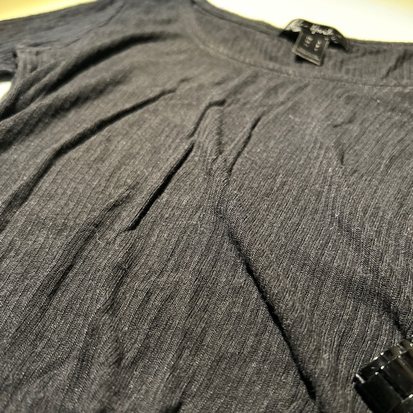 BASIC BLACK LONG SLEEVE CROP TOP - Picture 4 of 4